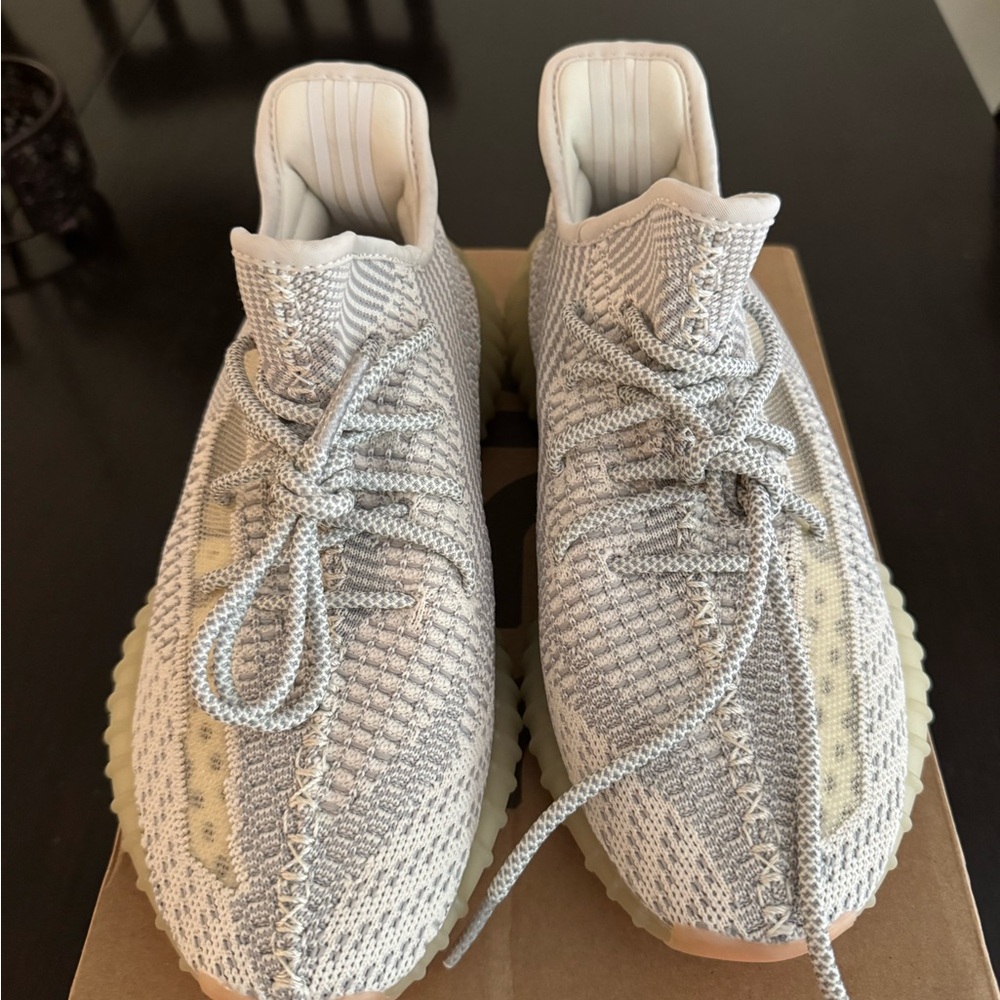 Men’s adidas Yeezy Boost 350 V2. Ludmark.  Size 9